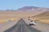A maravilhosa estrada que corta o Parque Nacional dos Cardones, no caminho entre Salta e Cachi - Argentina